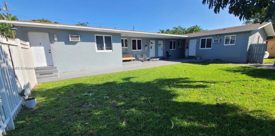 Villa ou maison à Miami, Floride 7 chambres, 297.29 m2 № 1768298