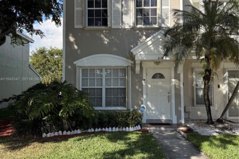Townhouse in Tamarac, Florida 2 bedrooms, 103.12 sq.m. № 2002963