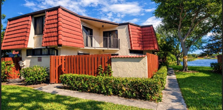 Townhouse in West Palm Beach, Florida 2 bedrooms, 124.4 sq.m. № 2146976
