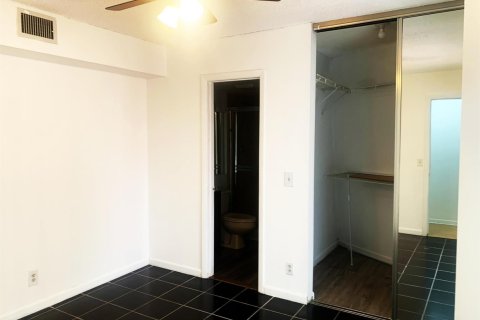 Townhouse in West Palm Beach, Florida 2 bedrooms, 124.4 sq.m. № 2146976 - photo 15