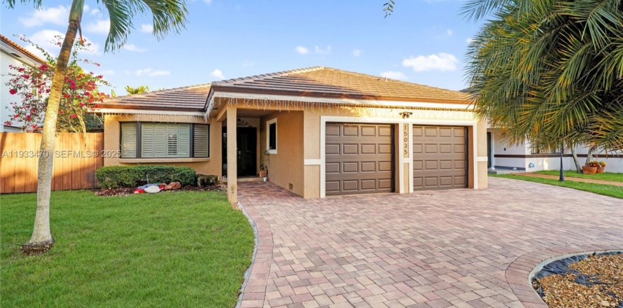 Дом в Майами-Лейкс, Флорида 3 спальни, 173.54м2 № 1991300