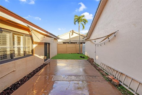 Купить виллу или дом в Майами-Лейкс, Флорида 3 спальни, 173.54м2, № 1991300 - фото 29