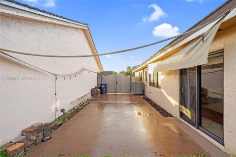 Купить виллу или дом в Майами-Лейкс, Флорида 3 спальни, 173.54м2, № 1991300 - фото 28