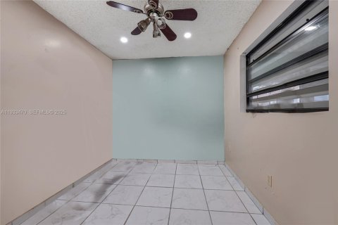 Купить виллу или дом в Майами-Лейкс, Флорида 3 спальни, 173.54м2, № 1991300 - фото 20