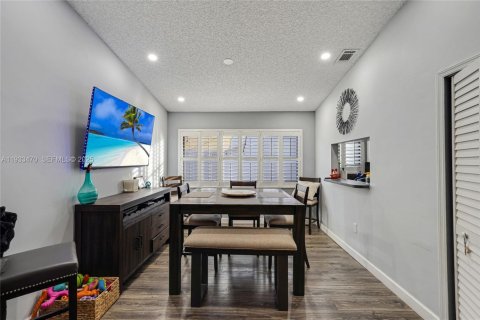 Купить виллу или дом в Майами-Лейкс, Флорида 3 спальни, 173.54м2, № 1991300 - фото 6