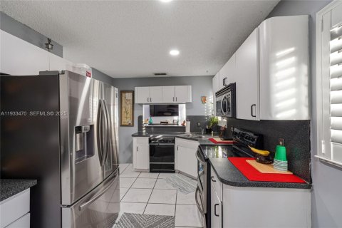 Купить виллу или дом в Майами-Лейкс, Флорида 3 спальни, 173.54м2, № 1991300 - фото 13