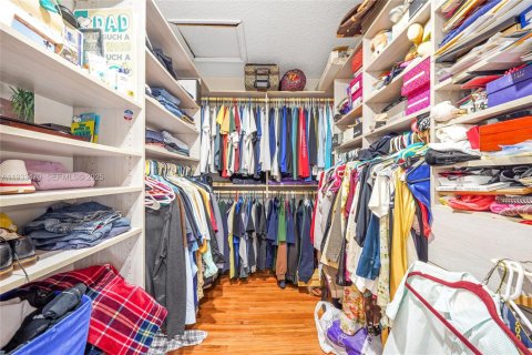 Купить виллу или дом в Майами-Лейкс, Флорида 3 спальни, 173.54м2, № 1991300 - фото 17