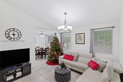 Copropriété à vendre à Hialeah, Floride: 1 chambre, 68.28 m2 № 2001286 - photo 6