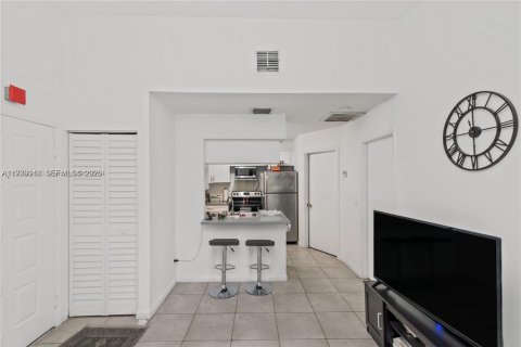 Copropriété à vendre à Hialeah, Floride: 1 chambre, 68.28 m2 № 2001286 - photo 3