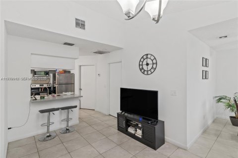 Copropriété à vendre à Hialeah, Floride: 1 chambre, 68.28 m2 № 2001286 - photo 4