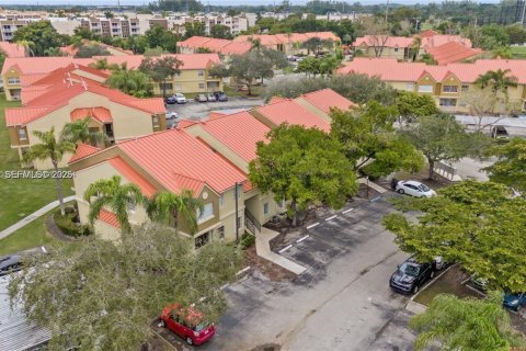 Copropriété à vendre à Hialeah, Floride: 1 chambre, 68.28 m2 № 2001286 - photo 17