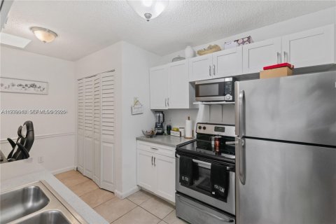 Copropriété à vendre à Hialeah, Floride: 1 chambre, 68.28 m2 № 2001286 - photo 9