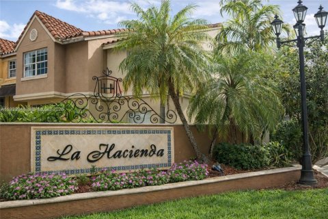 Condo à Hialeah, Floride, 1 chambre  № 2001286