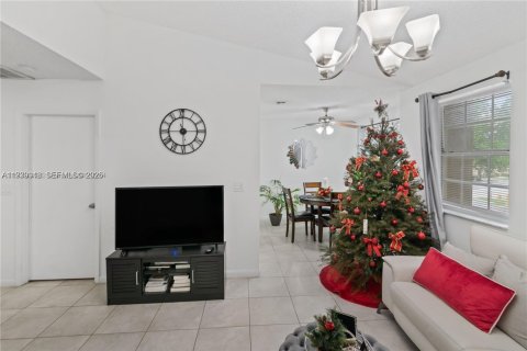 Copropriété à vendre à Hialeah, Floride: 1 chambre, 68.28 m2 № 2001286 - photo 5