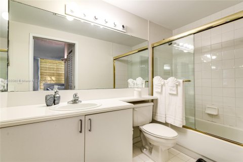 Condo in Aventura, Florida, 3 bedrooms  № 2076726 - photo 16