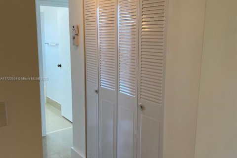 Condominio en venta en North Lauderdale, Florida, 2 dormitorios, 92.9 m2 № 2076981 - foto 21