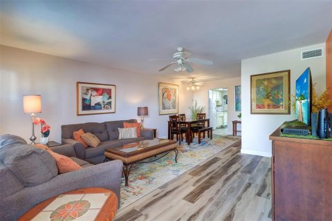 Condominio en venta en Saint Petersburg, Florida, 2 dormitorios, 80.82 m2 № 1912152 - foto 3