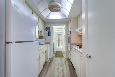 Condominio en venta en Saint Petersburg, Florida, 2 dormitorios, 80.82 m2 № 1912152 - foto 11