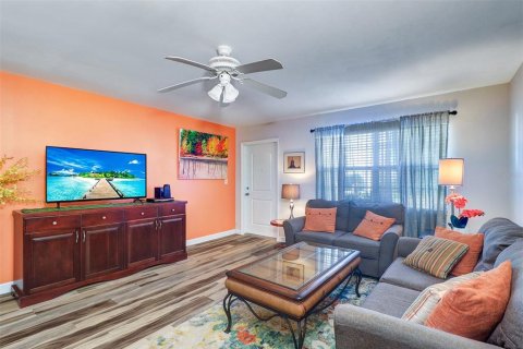 Condominio en venta en Saint Petersburg, Florida, 2 dormitorios, 80.82 m2 № 1912152 - foto 2