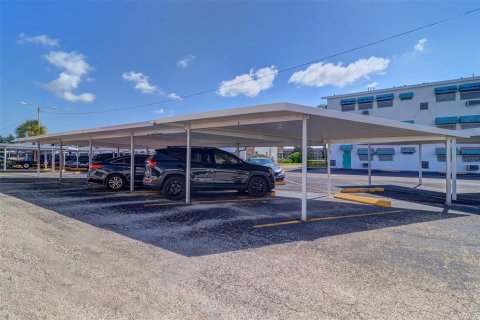 Condominio en venta en Saint Petersburg, Florida, 2 dormitorios, 80.82 m2 № 1912152 - foto 20