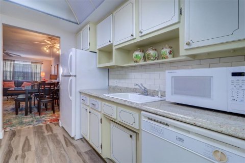 Condominio en venta en Saint Petersburg, Florida, 2 dormitorios, 80.82 m2 № 1912152 - foto 10