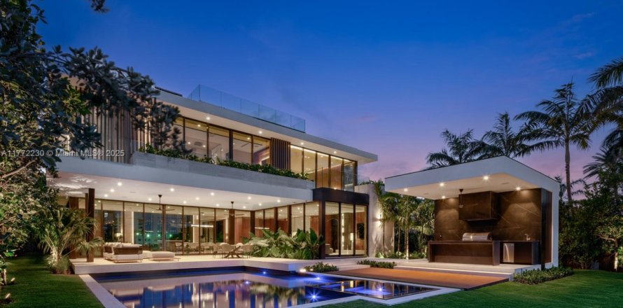Casa en Miami Beach, Florida 7 dormitorios, 650.04 m2 № 1922237