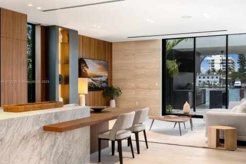 Casa en venta en Miami Beach, Florida, 7 dormitorios, 650.04 m2 № 1922237 - foto 10