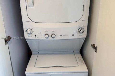 Купить кондоминиум в Майами, Флорида 2 спальни, 108.7м2, № 2079241 - фото 12