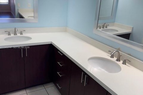 Купить кондоминиум в Майами, Флорида 2 спальни, 108.7м2, № 2079241 - фото 11