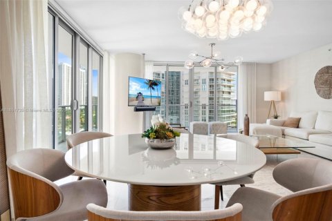 Copropriété à vendre à Sunny Isles Beach, Floride: 3 chambres, 175.77 m2 № 1979736 - photo 15