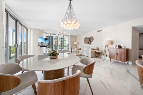 Copropriété à vendre à Sunny Isles Beach, Floride: 3 chambres, 175.77 m2 № 1979736 - photo 16
