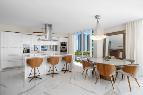 Copropriété à vendre à Sunny Isles Beach, Floride: 3 chambres, 175.77 m2 № 1979736 - photo 13