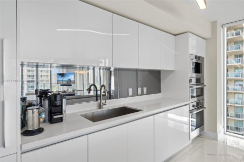 Copropriété à vendre à Sunny Isles Beach, Floride: 3 chambres, 175.77 m2 № 1979736 - photo 8