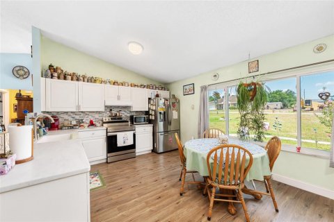 House in Ocala, Florida 3 bedrooms, 124.67 sq.m. № 2235375 - photo 8