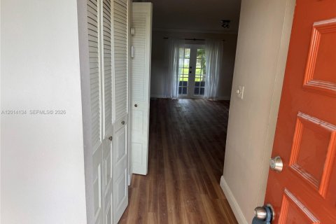 Condominio en venta en Lauderhill, Florida, 1 dormitorio, 67.45 m2 № 2076205 - foto 12