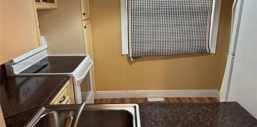 Condominio en Lauderhill, Florida, 1 dormitorio  № 2076205