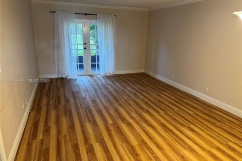 Condominio en venta en Lauderhill, Florida, 1 dormitorio, 67.45 m2 № 2076205 - foto 3