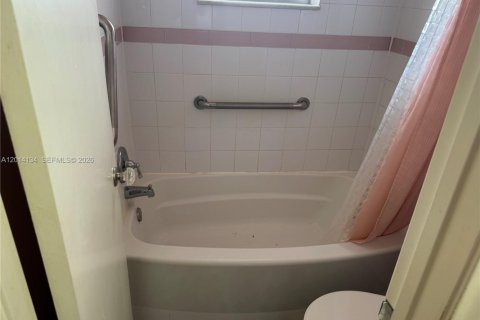 Condominio en venta en Lauderhill, Florida, 1 dormitorio, 67.45 m2 № 2076205 - foto 9