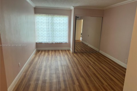 Condominio en venta en Lauderhill, Florida, 1 dormitorio, 67.45 m2 № 2076205 - foto 11