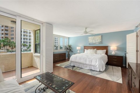 Condo in Sarasota, Florida, 3 bedrooms  № 2403642 - photo 30