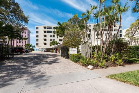 Condo in Sarasota, Florida, 3 bedrooms  № 2403642 - photo 2