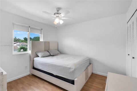 Villa ou maison à vendre à Pembroke Pines, Floride: 4 chambres, 194.44 m2 № 1948264 - photo 27