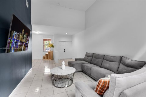 Villa ou maison à vendre à Pembroke Pines, Floride: 4 chambres, 194.44 m2 № 1948264 - photo 8