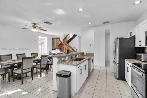 Villa ou maison à vendre à Pembroke Pines, Floride: 4 chambres, 194.44 m2 № 1948264 - photo 15