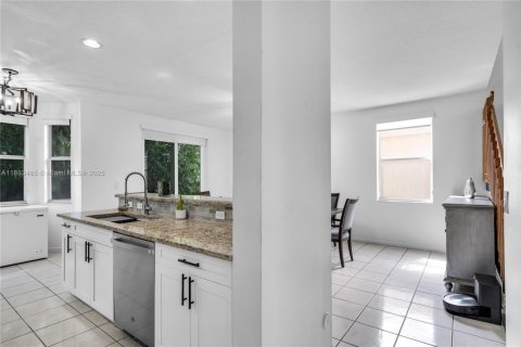 Villa ou maison à vendre à Pembroke Pines, Floride: 4 chambres, 194.44 m2 № 1948264 - photo 10