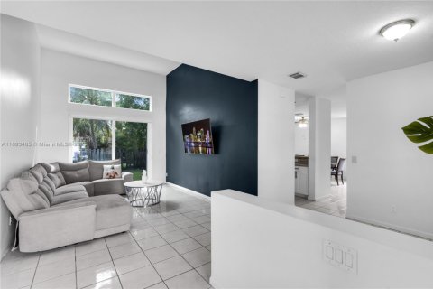 Villa ou maison à vendre à Pembroke Pines, Floride: 4 chambres, 194.44 m2 № 1948264 - photo 5