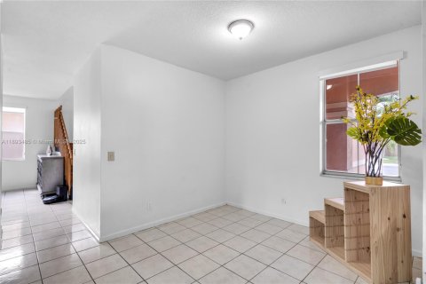 Villa ou maison à vendre à Pembroke Pines, Floride: 4 chambres, 194.44 m2 № 1948264 - photo 9