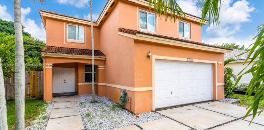 Villa ou maison à Pembroke Pines, Floride 4 chambres, 194.44 m2 № 1948264