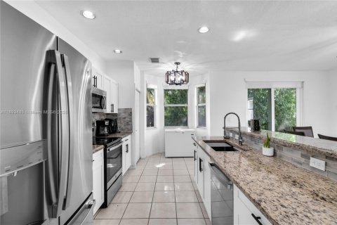 Villa ou maison à vendre à Pembroke Pines, Floride: 4 chambres, 194.44 m2 № 1948264 - photo 16