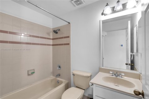 Villa ou maison à vendre à Pembroke Pines, Floride: 4 chambres, 194.44 m2 № 1948264 - photo 28